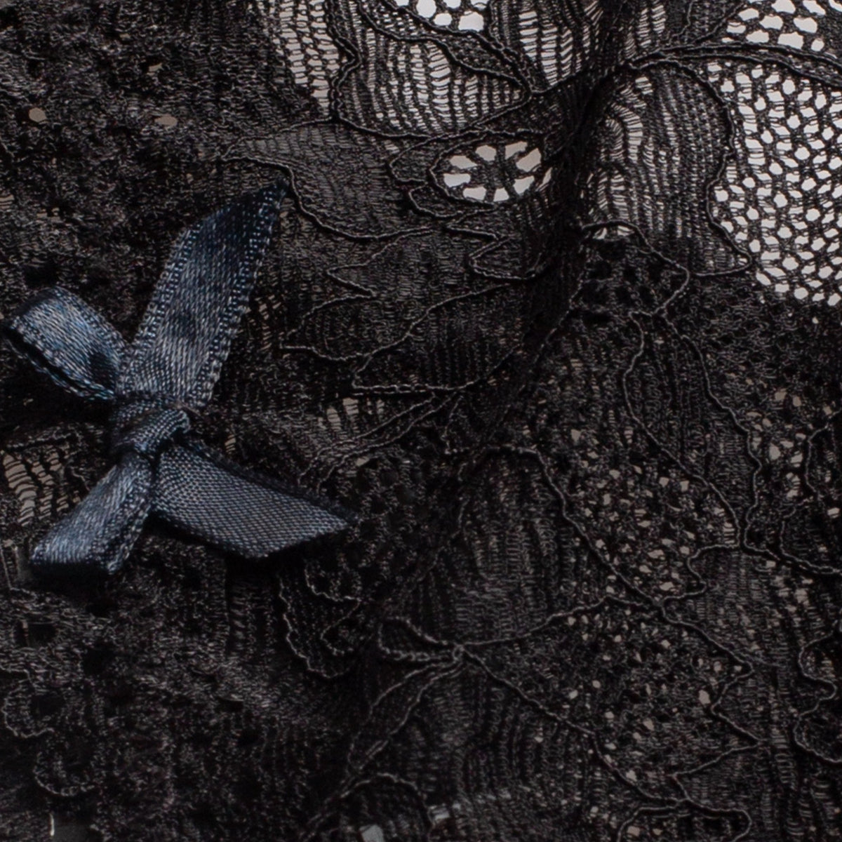 String Dreams με δαντέλα | 365 μαύρο κοντινό